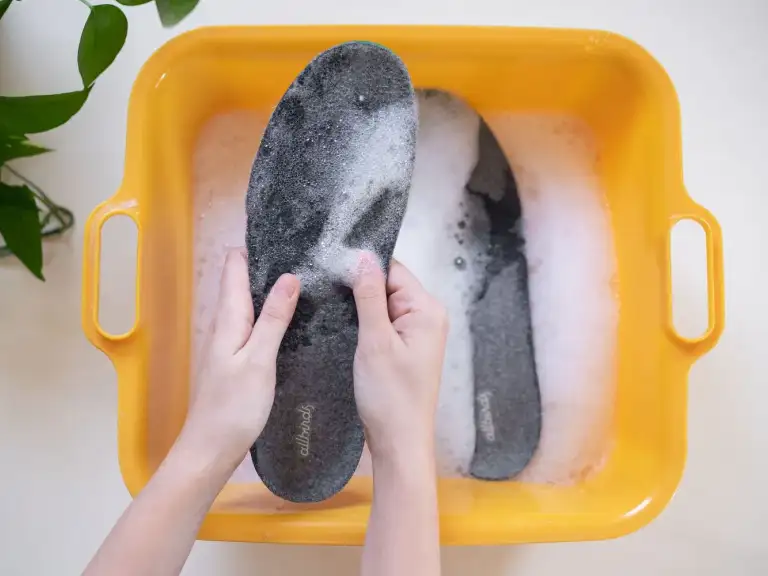 cleaning medical insole